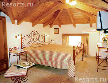 Andreolas Luxury Suites 7